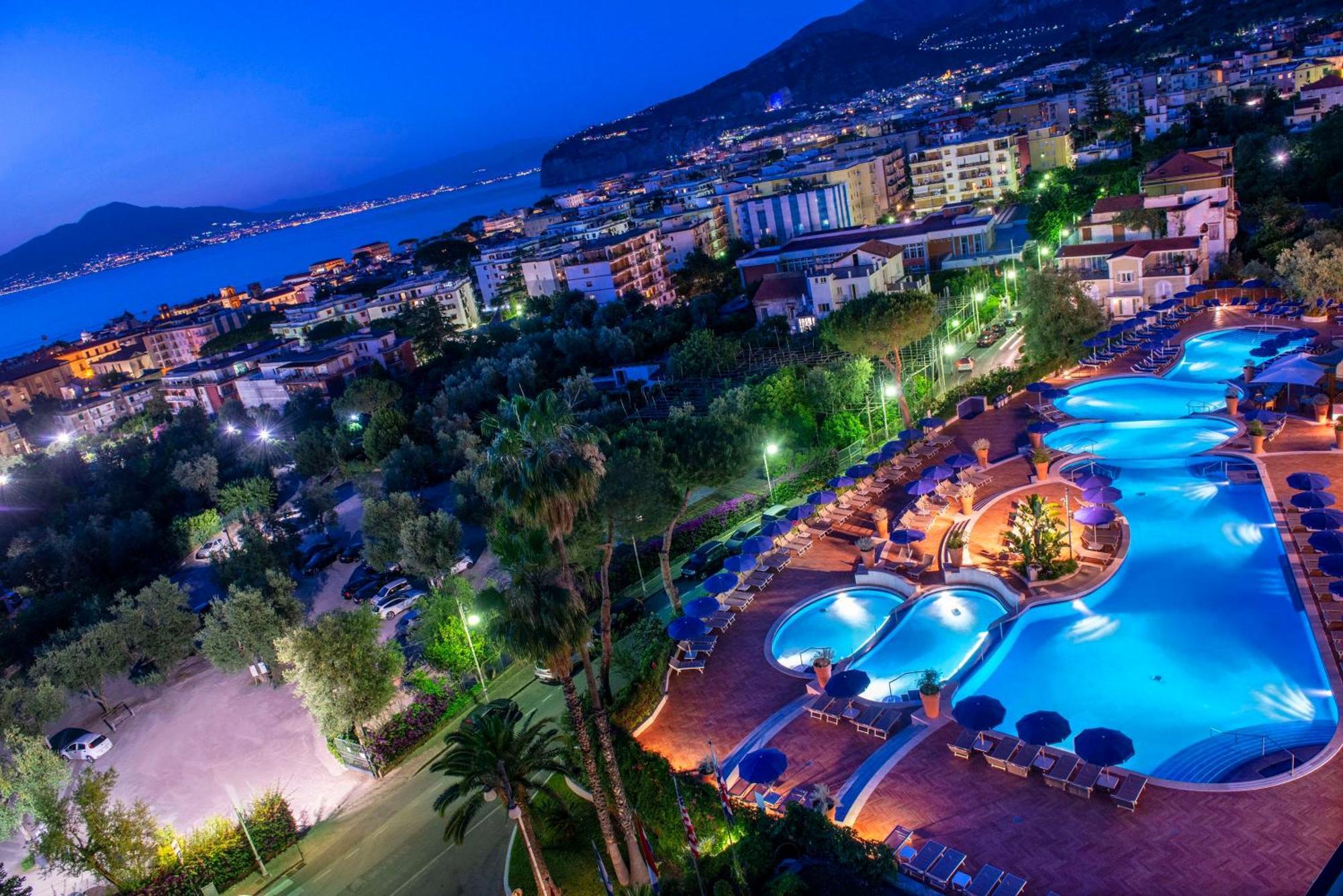 Hilton Sorrento Palace Bagian luar foto