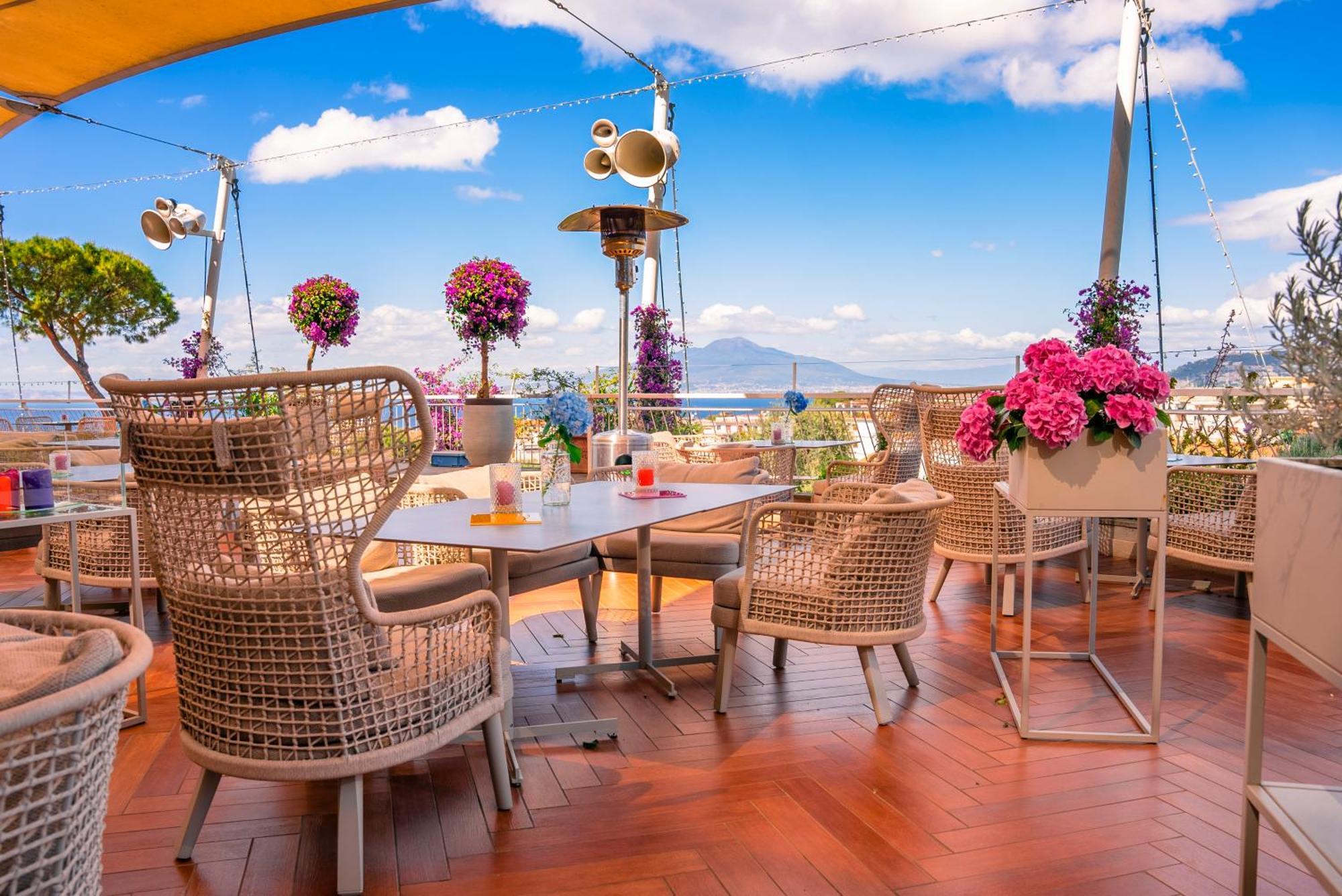 Hilton Sorrento Palace Bagian luar foto