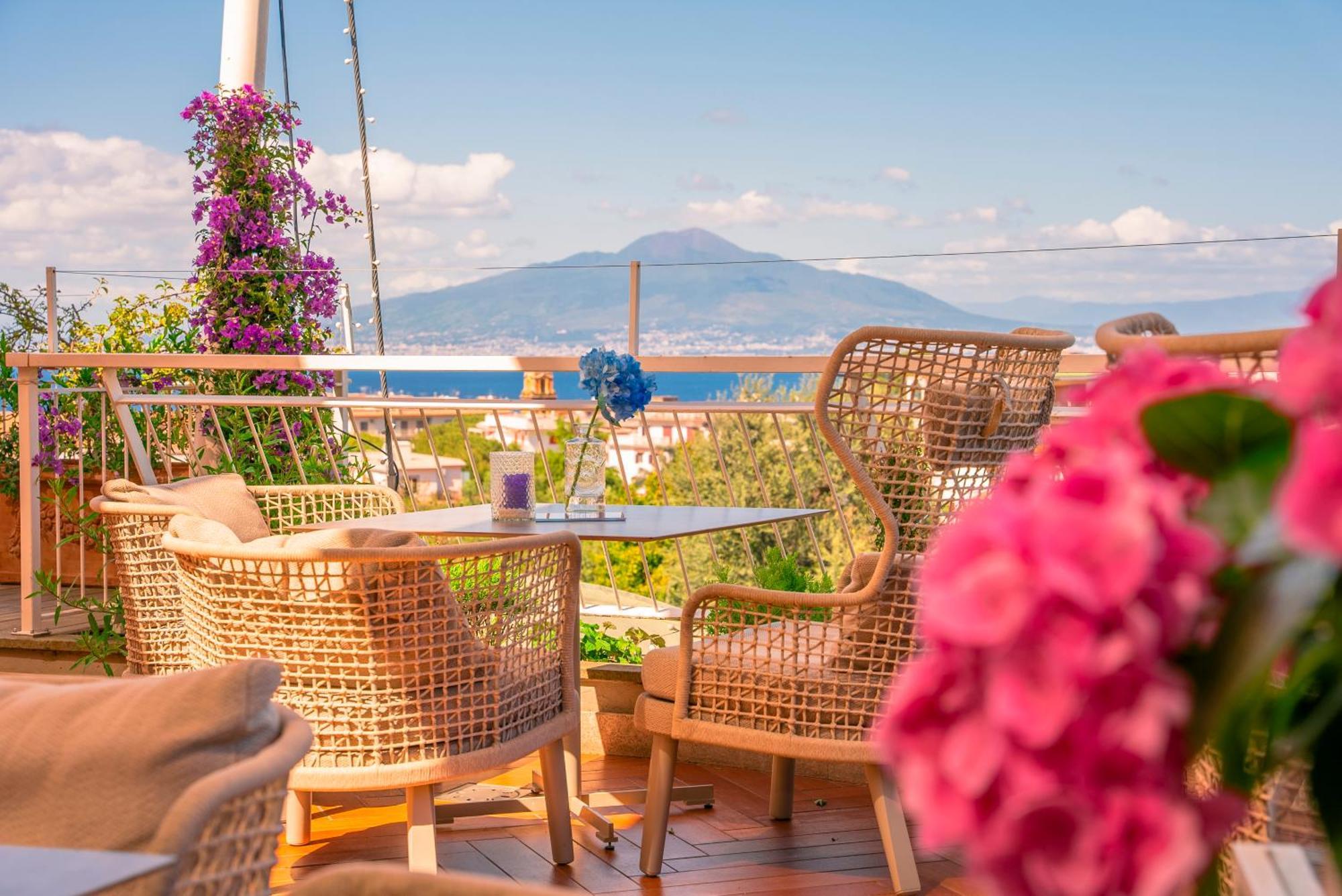 Hilton Sorrento Palace Bagian luar foto