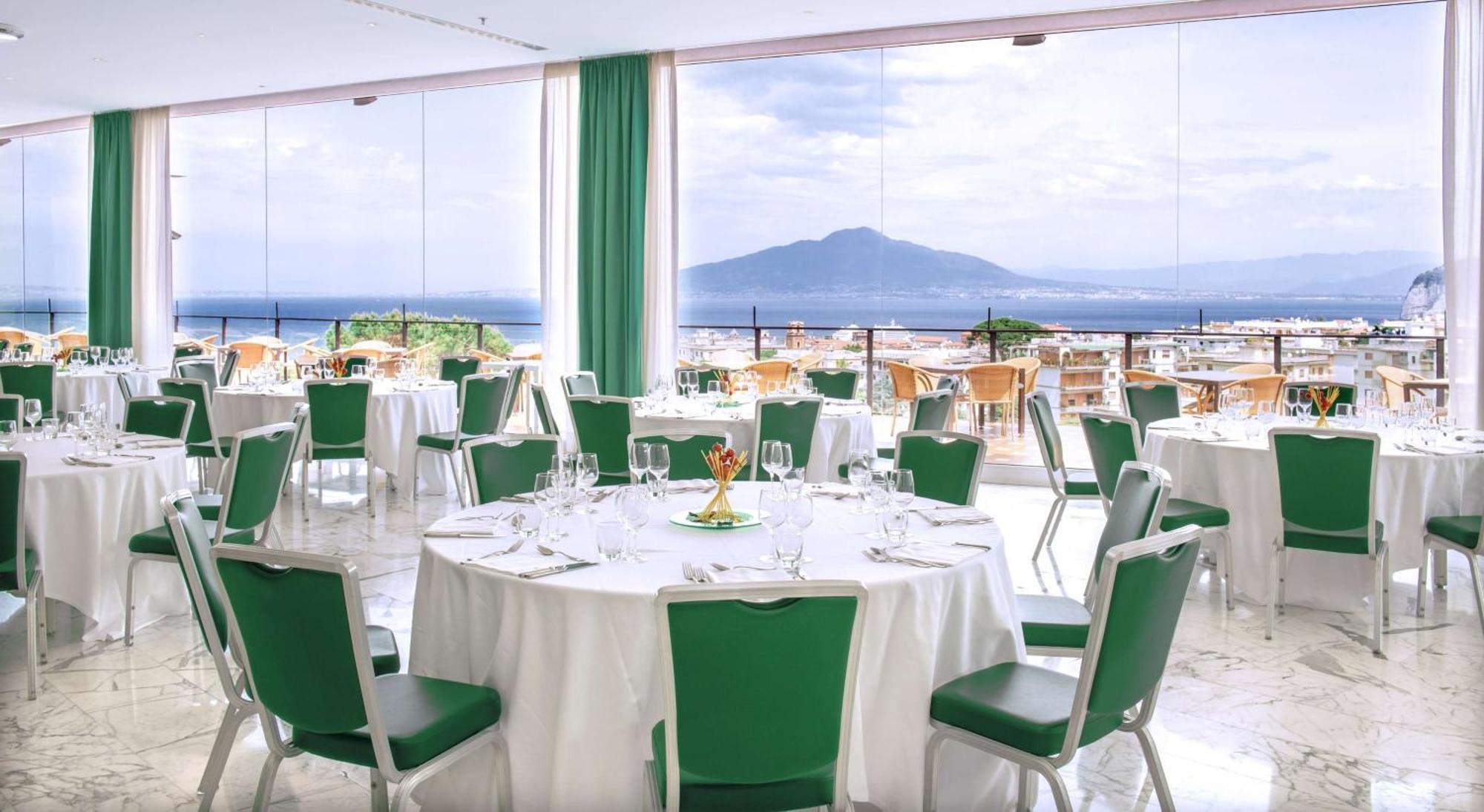 Hilton Sorrento Palace Bagian luar foto