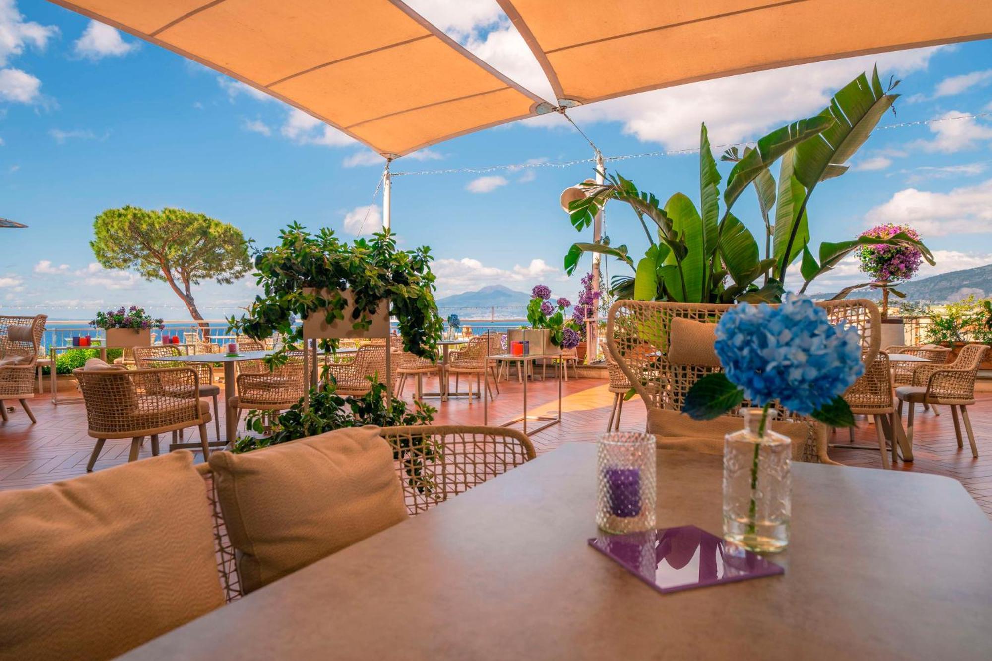 Hilton Sorrento Palace Bagian luar foto