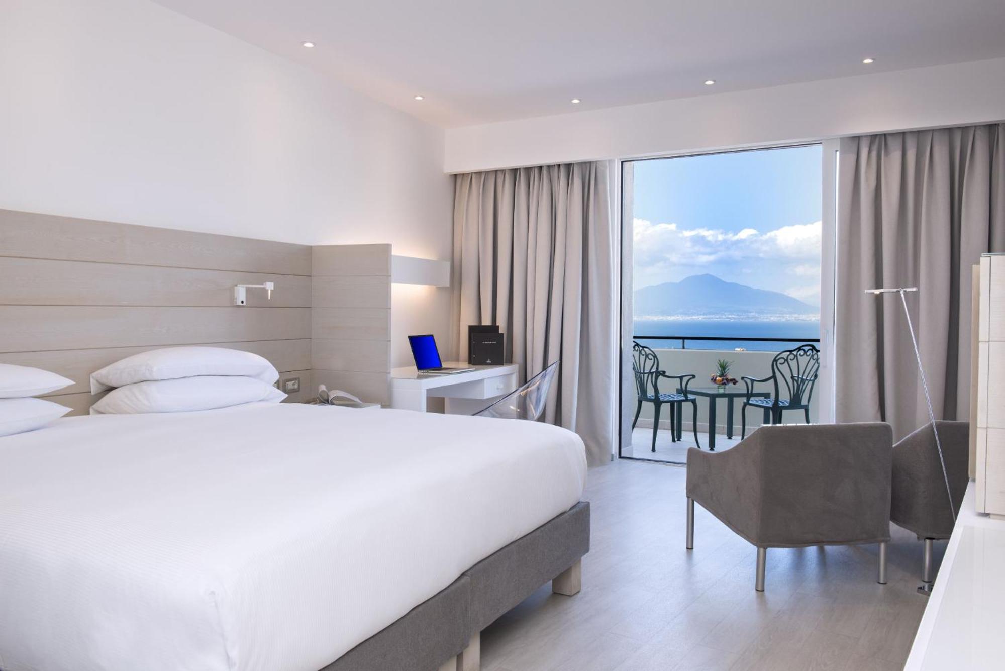 Hilton Sorrento Palace Bagian luar foto